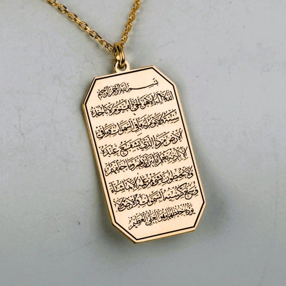 local-image-s174-20150c205be-6dad25d4-a9e6-4765-8c18-b8224f328ae9_957x957.jpeg.format Ayetel Kürsi Arapça Hat Sanatı Gümüş Kolye, 925 Ayar Gümüş Kolye - Görsel 1