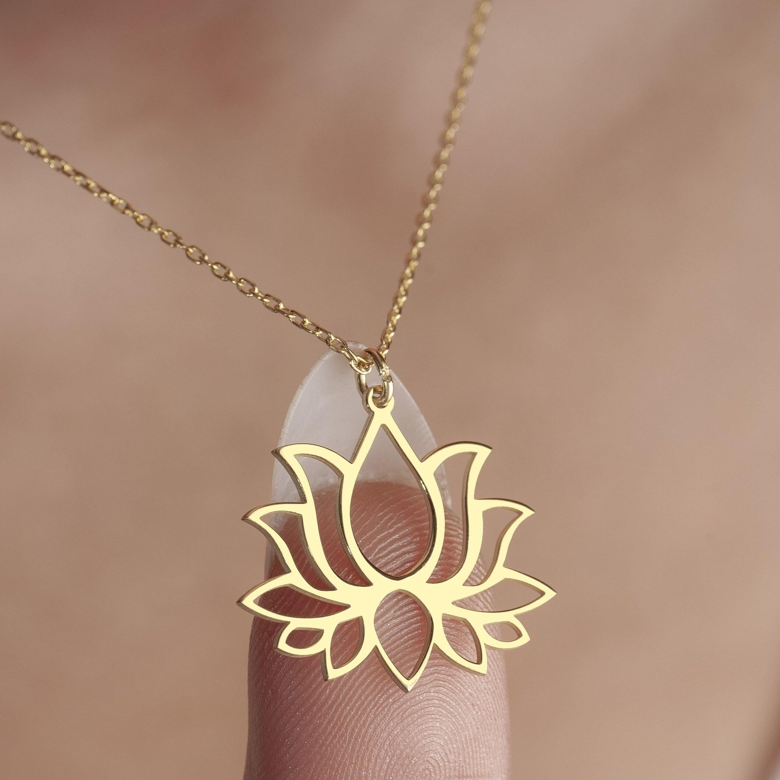 local-image-s174-20ef5f1908-56004cd8-c39a-4b88-ae11-23af0adcd3f8_2592x2592.jpeg.format Lotus Çiçeği Gümüş Kolye, 925 Ayar Gümüş Kolye - Görsel 1